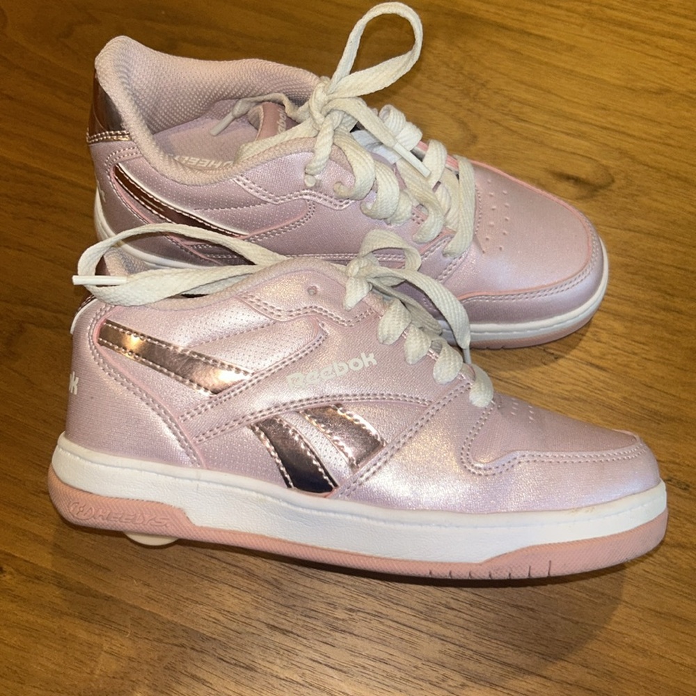 Girls Reebok x Heely’s size 2 pink